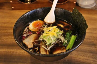 Tokyo, Japonya 'da siyah shoyu ramen