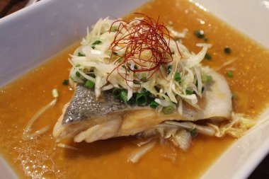 Çin mutfağı: limonlu haşlanmış somon balığı.