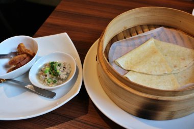 Çin mutfağı: Bahar krepi (tavuk ve krepe sarılmış kızarmış ekmek))