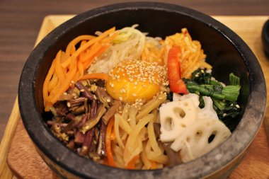 Kore mutfağı: dolsot bibibimbap (bibimbap))