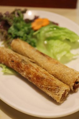 Vietnam mutfağı: kızarmış börek.