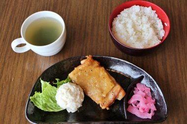 Tokyo, Japonya 'da shio-koji soslu kızarmış tavuk.