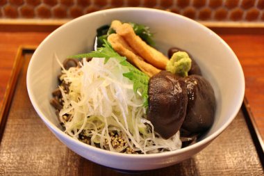 Japon mutfağı: Mishima, Shizuoka, Japonya 'da shiitake mantarlı soba