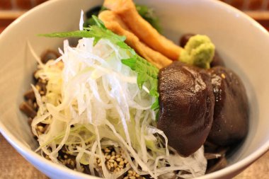 Japon mutfağı: Mishima, Shizuoka, Japonya 'da shiitake mantarlı soba