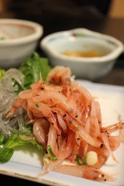 Japon mutfağı: Mishima, Shizuoka, Japonya 'da çiğ sakura karidesi