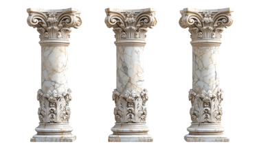 Şeffaf arkaplanda izole edilmiş geleneksel mimari tasarımı sergilenen, flütlü detay içeren klasik bir Yunan sütun kümesi  