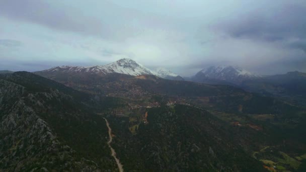 高空的暴风云是无树的 雪地平缓的山坡 高质量的4K镜头 — 图库视频影像