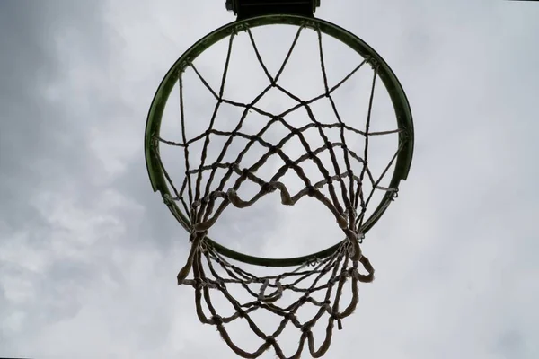 Нижний Вид Баскетбольного Мяча — стоковое фото