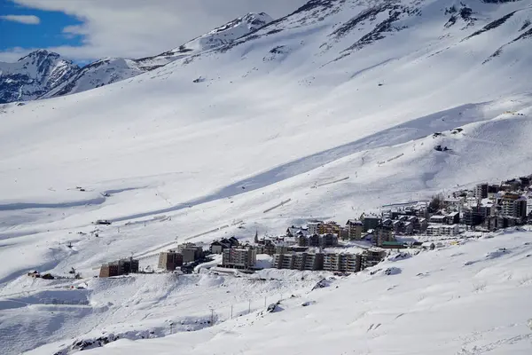 Karlı Bir Günde Dağdaki Köy Şili Nin Farellones Vadisi Ndeki Telifsiz Stok Fotoğraflar