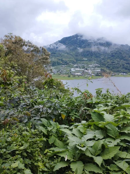 Isla Bali Enero 2023 Hermoso Paisaje Del Lago Las Montañas —  Fotos de Stock