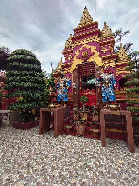 Острів Балі Квітня 2023 Року Червона Арка Буддійському Храмі Двома — стокове фото