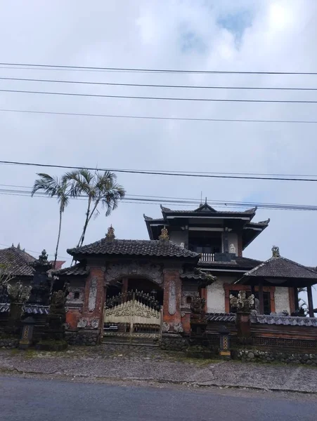 Ostrov Bali Května 2023 Tradiční Balijský Dům Oblačným Mrakem Jako — Stock fotografie