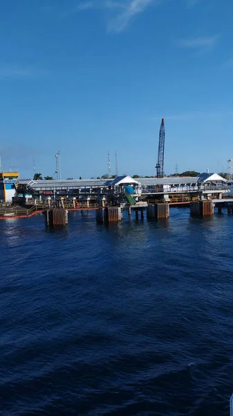 Остров Бали Июля 2023 Пирс Мост Море Голубым Небом Заднем — стоковое фото