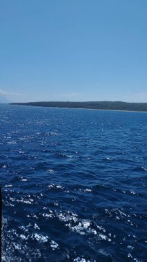 Bali Endonezya: Okyanustaki güzel bir tekne görüntüsü