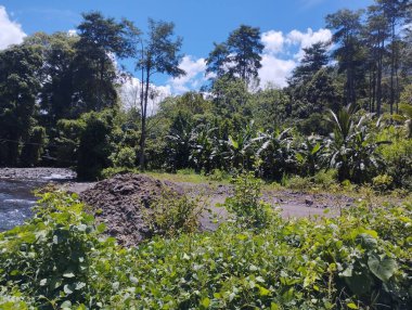 Manistutu Köyü, Jembrana Regency, Bali Eyaleti, Endonezya: dağların güzel manzarası