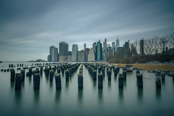 Granit Inlägg Granit Projekt Framför Manhattan Skyline New York — Stockfoto