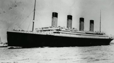 BELFAST, NI - 14 Temmuz 2016: Titanik 'in Titanik' teki Belfast belgeseli, RMS Tinanic 'e adanmış ziyaretçi çekimi, 1912' de bir buzdağına çarparak batan bir gemi.