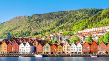 Bergen, Norveç. Norveç, Bergen 'deki Bryggen-Hanseatic rıhtımındaki tarihi binaların manzarası. UNESCO Dünya Mirası Alanı. 