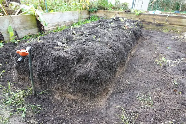 raised bed without wood or sheet metal, deep bed method. fix raised wooden bed