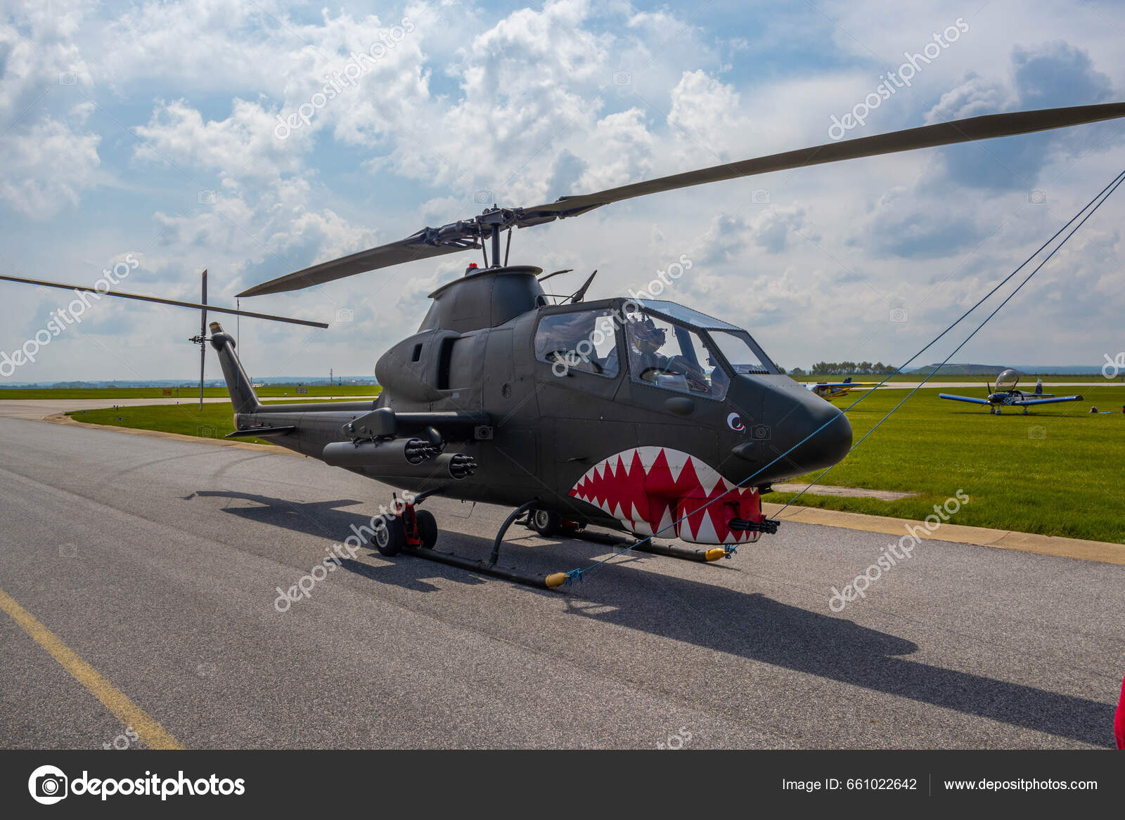 AH-64 helicóptero de ataque Apache — Foto editorial de stock #187415254  ©VanderWolf Images, image size:1600x1167