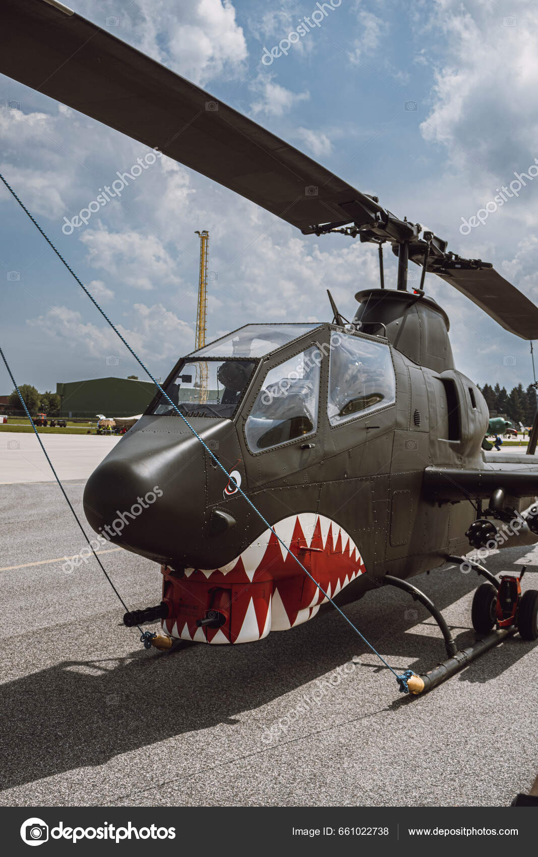 Helicóptero Ataque Fuerza Aérea Estadounidense Cobra Base Aérea Caslav  República — Foto editorial de stock #661022738 ©karelvasatko, image size:1067x1700