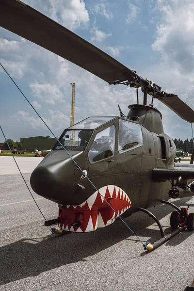 Американский Штурмовой Вертолет Cobra Авиабазе Caslav Чехия — стоковое фото