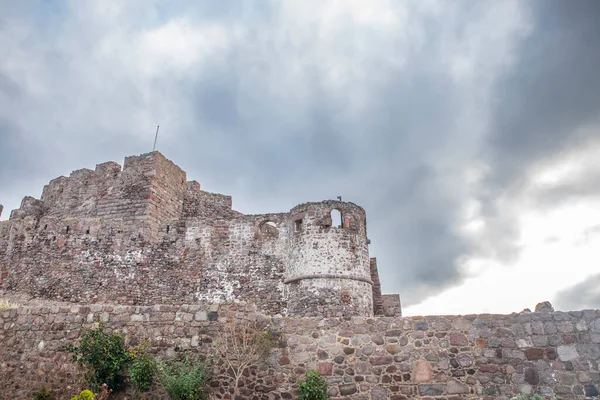 Molyvos şehri Lezbiyenler Adası 'nın tepesindeki kaleden çeşitli manzaralar