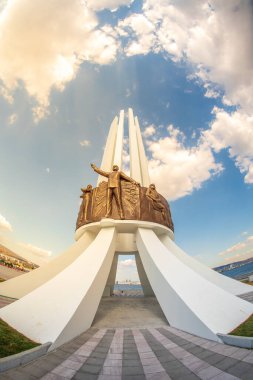 Mustafa Kemal Atatürk Anıtı Karsiyaka rıhtımında