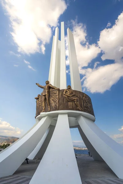 Mustafa Kemal Ataturk Monument Waterfront Karsiyaka — Stock Photo, Image