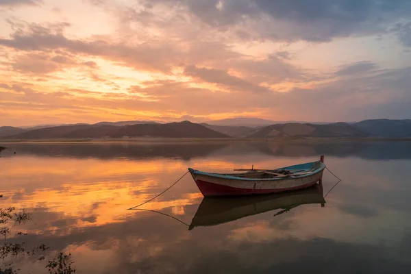 Beautiful Landscape Boat Sunset — Stock Photo, Image