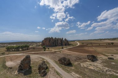 Phrygian Vadisi 'nin fotoğrafları ve Afyon sınırları içindeki kayalara oyulmuş yerleşim yerleri..