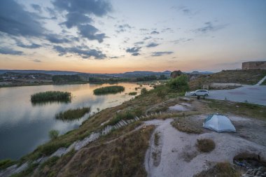 Gündoğumu Emre Gölü 'nde, Afyon ili' nde.