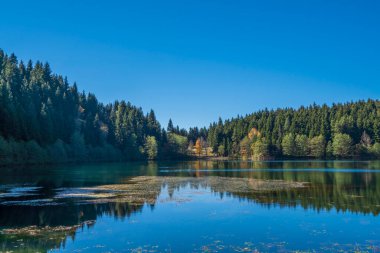 Savsat Kara Göl ve onun harika doğa fotoğrafları farklı açılardan çekildi.