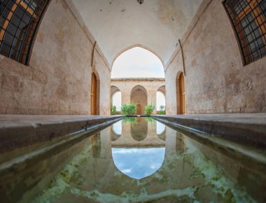 Eski Mardin yerleşim yerindeki Zinciriye Madrasa 'nın fotoğrafları çeşitli açılardan çekildi.