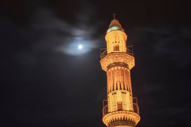 Gece ışıkları ve şimşekler, eşsiz mimarisi ile Mardin 'in şairi