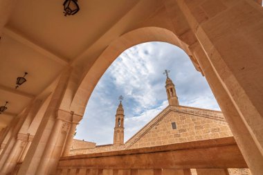 Mardin 'deki Mor Gabriel Manastırı' nda çeşitli açılardan çekilmiş fotoğraflar var.