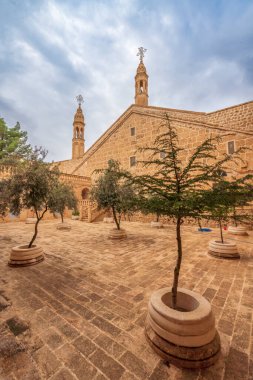 Mardin 'deki Mor Gabriel Manastırı' nda çeşitli açılardan çekilmiş fotoğraflar var.