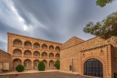 Mardin 'deki Mor Gabriel Manastırı' nda çeşitli açılardan çekilmiş fotoğraflar var.