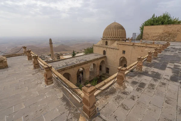 Eski Mardin yerleşim yerindeki Zinciriye Madrasa 'nın fotoğrafları çeşitli açılardan çekildi.
