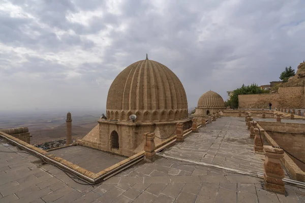 Eski Mardin yerleşim yerindeki Zinciriye Madrasa 'nın fotoğrafları çeşitli açılardan çekildi.