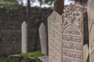 Köydeki antik mezarlığın eski şehir mezarlığı. Köydeki eski mezarlık. Köydeki eski mezarlık..