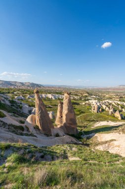 Kapadokya 'nın peri bacalarından çeşitli görüntüler ve gökyüzü