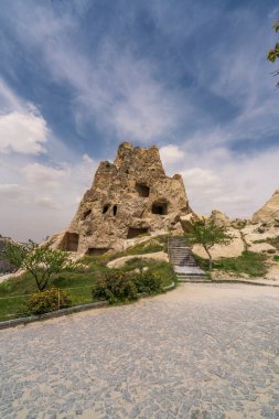 Kapadokya 'nın peri bacalarından çeşitli görüntüler ve gökyüzü