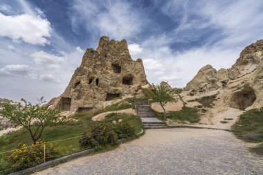 Kapadokya 'nın peri bacalarından çeşitli görüntüler ve gökyüzü