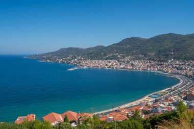 Yunan adasında turistik yerler ve plajlar