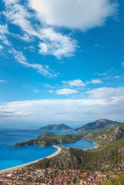 İtalya 'nın Sardunya adasının kuzeyindeki Portino' nun güzel plajının panoramik manzarası