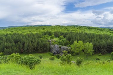 Hattusa antik kenti, Hitit İmparatorluğu 'nun başkenti Corum' un sınırları içinde yer alır. Şehrin duvarları, tüneller, heykeller, peyzaj kabinleri kapılar.