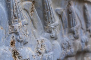 Hattusa antik kenti, Hitit İmparatorluğu 'nun başkenti Corum' un sınırları içinde yer alır. Şehrin duvarları, tüneller, heykeller, peyzaj kabinleri kapılar.