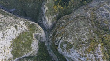 Kastamonu Valla Kanyonu Doğal Yaşam Parkı ve dağlardaki eşsiz kaya formları günbatımı ışığı ve renkleri ile çekilmiş hava fotoğrafları.