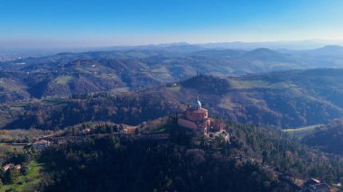 San Luca Bazilikası 'nın Bolonya' daki hava manzarası